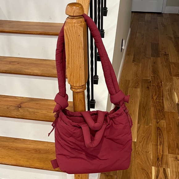 NWOT..Olend Women's Versitile Bag. Wear As A Backpack, Handbag or Shoulder Bag. - Picture 7 of 7